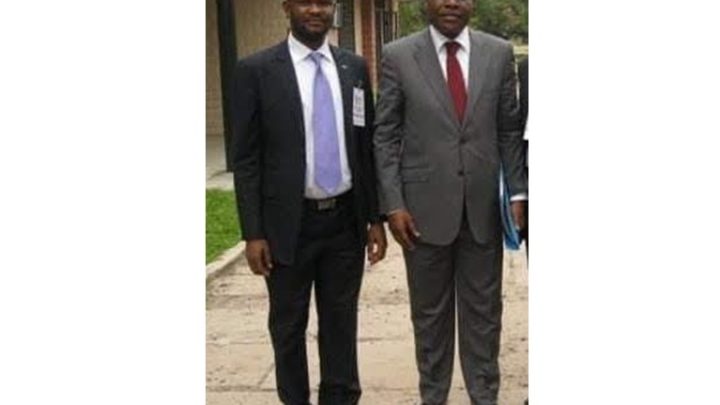 RDC -OPINION DU WEEK-END : MARTIN FAYULU OUBLIE SES ORIGINES POUR UNE PLACE À LA TABLE DES MINERAIS DE SANG